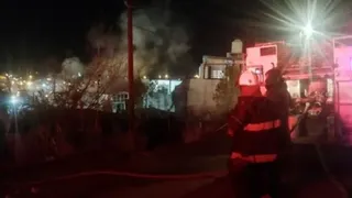 Trágico incendio en una casa en Chubut dejó un muerto y dos heridos